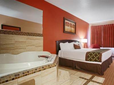 Hotel Surestay By Western Topeka