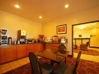 Hotel Western Inn&suites Topeka